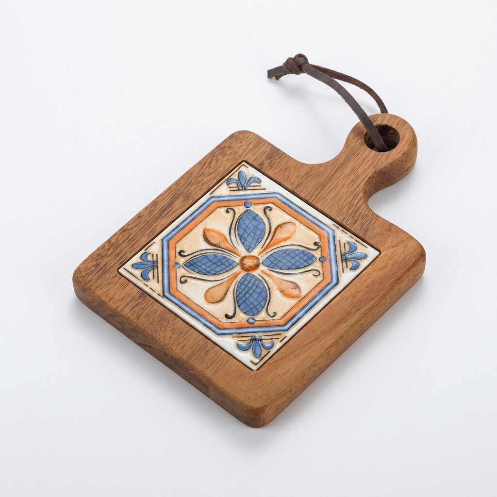 Charming Solid Wood Table Insulation Mat for Everyday Use